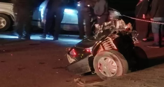 Trabzon’da kazada otomobil 3 parçaya bölündü: 1 ölü, 4 yaralı
