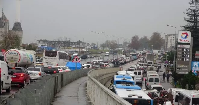 Trabzon’da sabah trafiği çilesi
