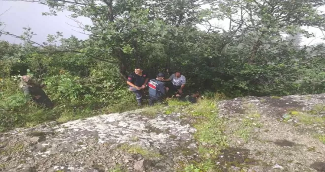 Trabzon’da uçuruma düşen turisti ekipler kurtardı