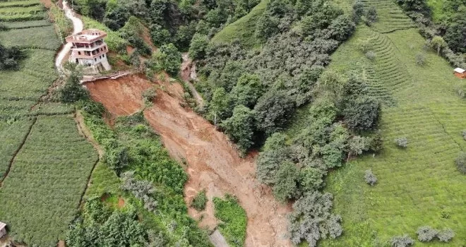 Trabzon’un Of ve Hayrat ilçelerindeki selden en fazla zararı çay bahçeleri gördü
