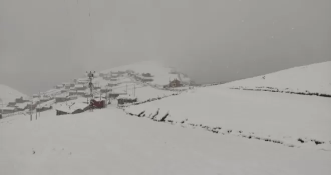 Trabzon’un yaylaları beyaza büründü
