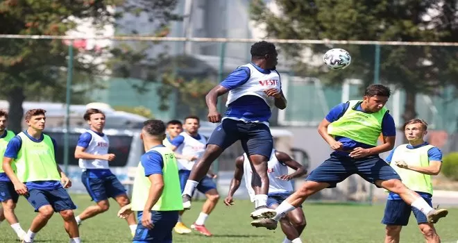 Trabzonspor, Çaykur Rizespor ile hazırlık maçı yapacak
