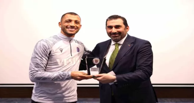 Trabzonspor’dan Vitor Hugo’ya teşekkür plaketi
