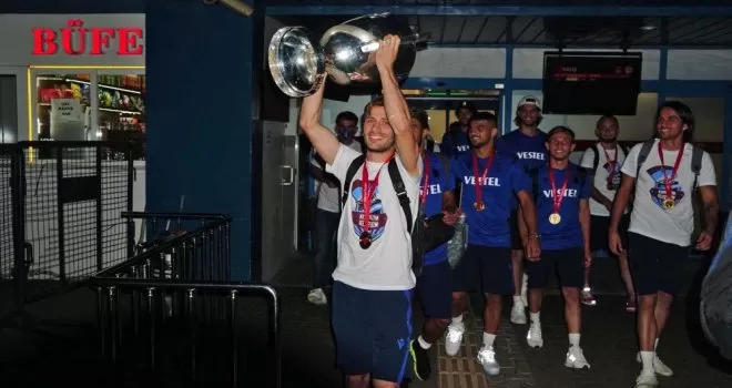 Trabzonspor kafilesi Trabzon’a döndü
