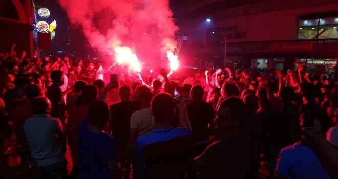 Trabzonspor taraftarı Galatasaray galibiyetini kutladı
