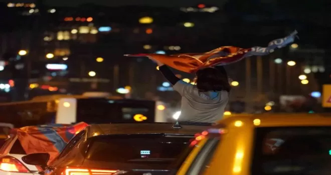 Trabzonspor taraftarından İstanbul’da şampiyonluk konvoyu