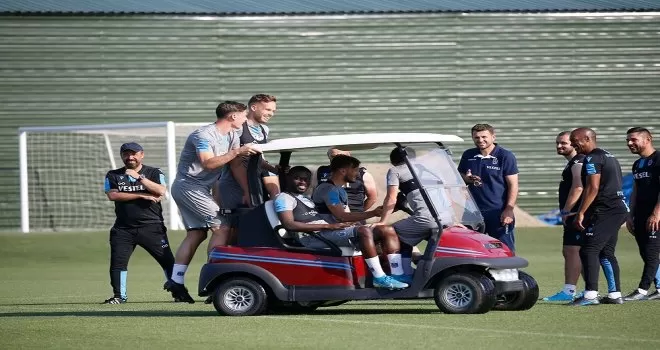 Trabzonspor’u, taraftarlar İstanbul’a uğurladı
