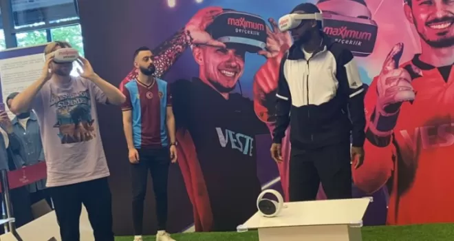Trabzonsporlu futbolcular şampiyonluğu sanal gerçeklikle yeniden kutladı