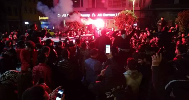 Trabzonsporlular şampiyonluğu kutlamaya başladı!