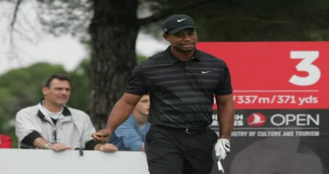 Trafik kazası geçiren Tiger Woods hastaneye kaldırıldı
