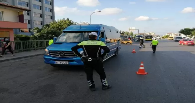 Trafikte toplu ulaşım araçlarında polis denetimi
