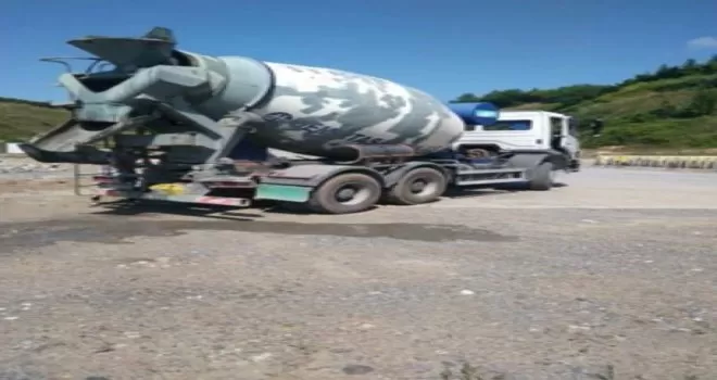 Trafikte yarış yapan mikser sürücülerine ceza yağdı
