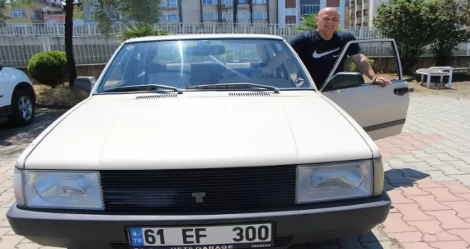 Transferine karşılık aldığı otomobili 32 yıldır kullanıyor