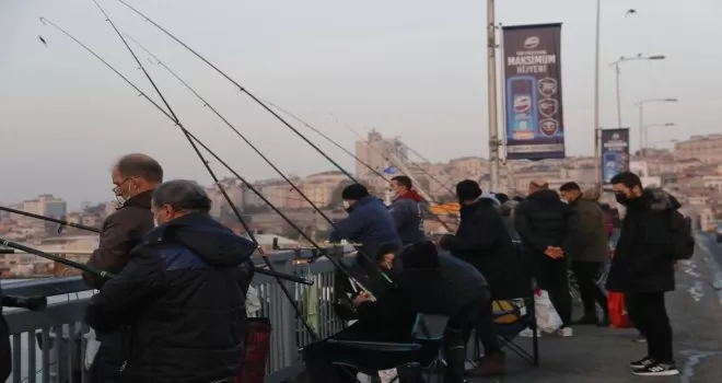 Tüm uyarılara rağmen koronaya olta attılar
