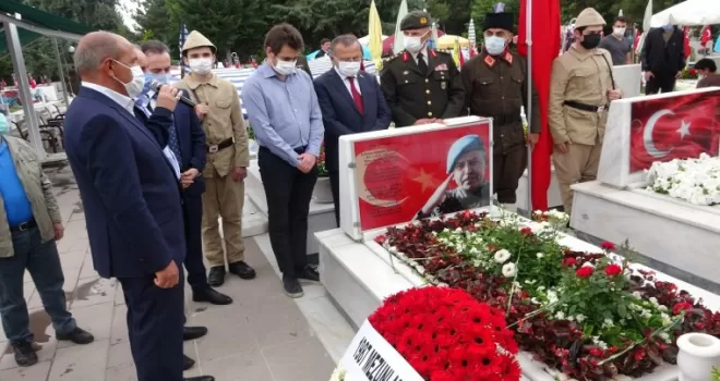 Tümgeneral Aydoğan Aydın kabri başında anıldı

