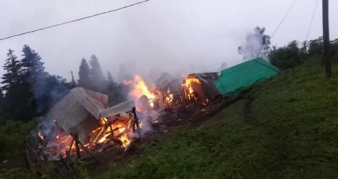 Tüp patlaması sonucu köy evi kullanılamaz hale geldi
