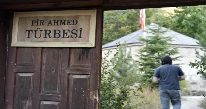 Türbesi de hayatı da ilgi çekiyor
