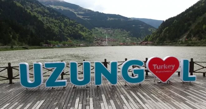 Turizm merkezi Uzungöl yaban hayvanlarına kaldı
