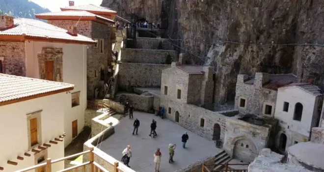 Turizm sezonunun açılmasıyla Sümela’ya ziyaretçi akını
