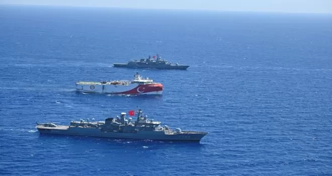 Türk Deniz Kuvvetleri, Oruç Reis’e refakati sürdürüyor
