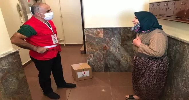 Türk Kızılay Kadıköy Şubesi’nden kuru gıda yardımı
