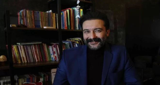 Türk oyuncudan çarpıcı açıklama “Türkiye’deki oyunculuk gerçekçiliğini yitirdi”
