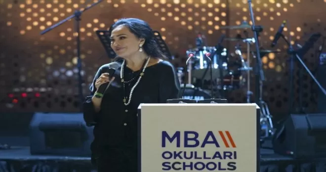 Türkan Şoray ve Ediz Hun’dan öğretmenlere sürpriz ziyaret
