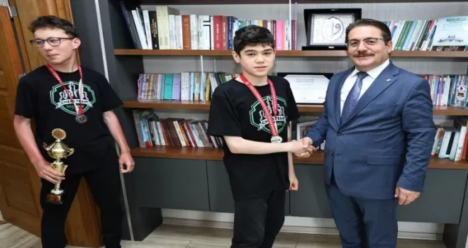 Türkiye ikincisi satranç takımından İl Milli Eğitim’e ziyaret