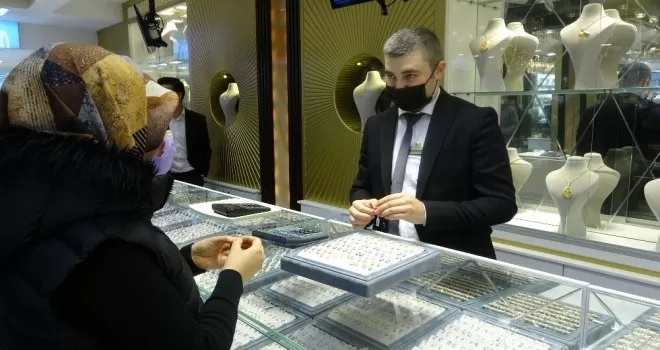Türkiye’nin en büyük kuyumcusu açıldı