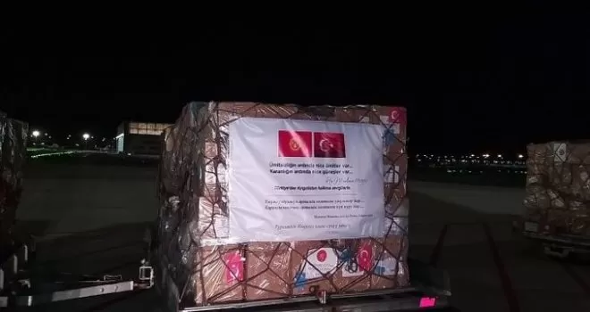 Türkiye’nin gönderdiği tıbbi yardım malzemeleri Kırgızistan’a ulaştı

