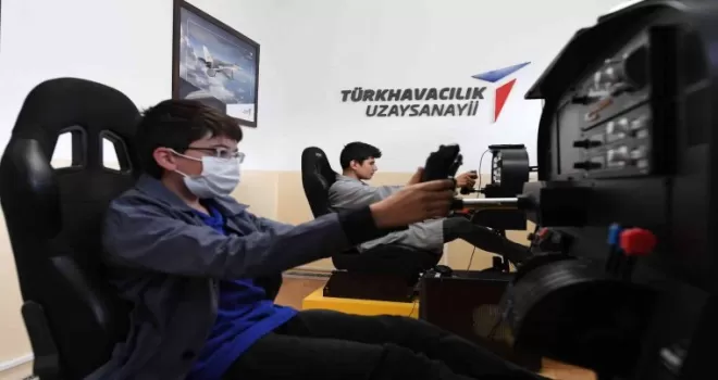TUSAŞ aviyonik, motor ve robotik kodlama ile öğrencileri geleceğe hazırlıyor
