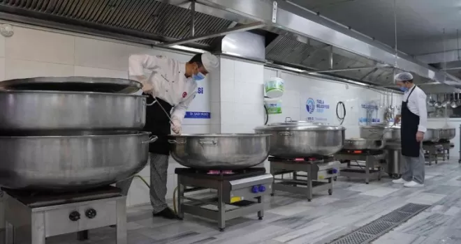 Tuzla Belediyesi Aşevi’nde Ramazan mesaisi
