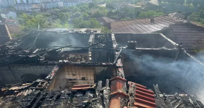 Tuzla’da gecekondu yangını: Yaşlı kadını komşuları kurtardı
