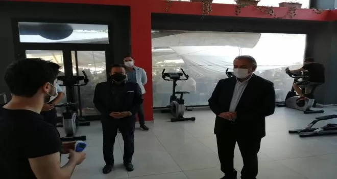 Tuzla’da semt pazarında korona virüs denetimi
