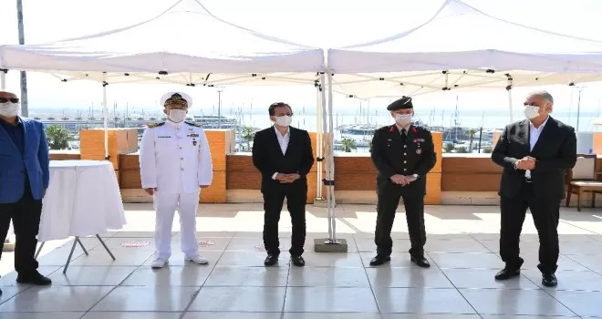 Tuzla’da sosyal mesafeli bayramlaşma töreni
