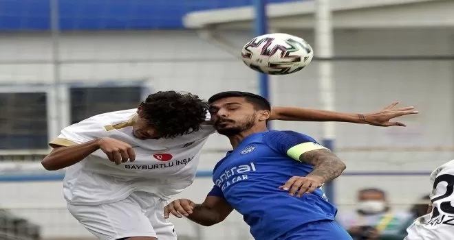 Tuzla’da sosyal mesafeli maç keyfi
