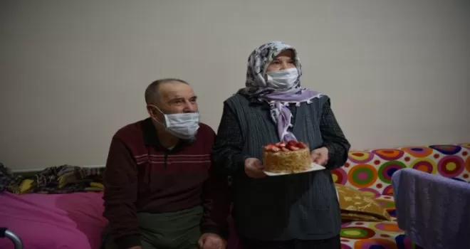Tuzla’da yarım asırlık aşıklara pasta sürprizi
