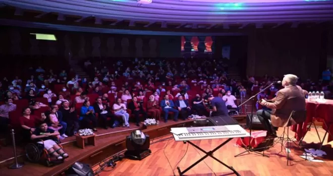 Tuzla’nın özel çocukları için Metin Şentürk sahne aldı
