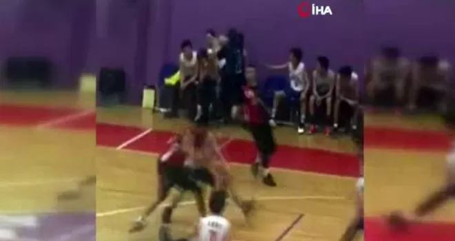 Oyuncusuna kızan antrenör, dehşet yaşattı