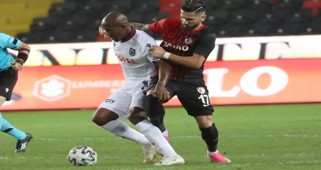 Süper Lig: Trabzonspor: 0 - Medipol Başakşehir: 1 (İlk yarı)