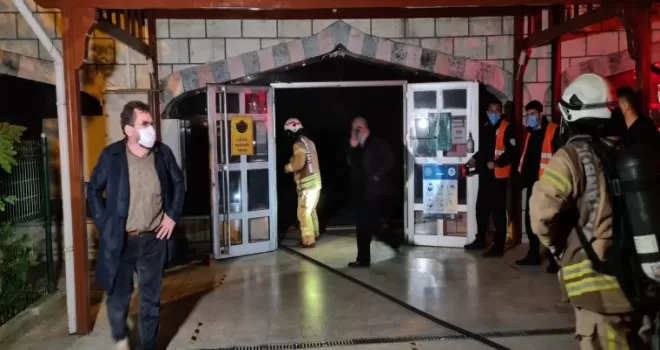 Ümraniye’de camide korkutan yangın paniği
