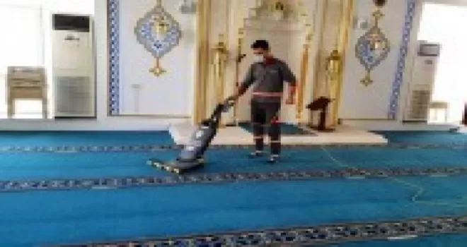 Ümraniye’de camiler ve şehitlik bayrama hazır
