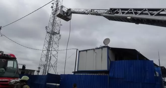 Ümraniye’de geri dönüşüm deposunda korkutan yangın
