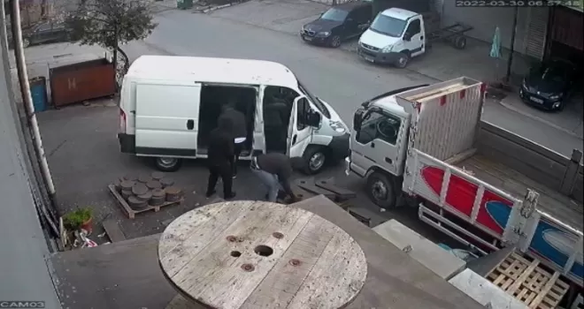 Ümraniye’de kar maskeli hırsızların 60 bin liralık hırsızlığı kamerada
