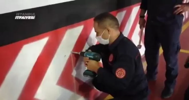 Ümraniye’de kedi kurtarma operasyonu kamerada
