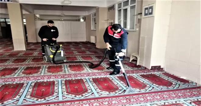 Ümraniye’deki camilerde Kandil hazırlığı
