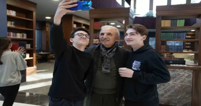Üniversiteli gençlere aylık 750 TL’lik destek
