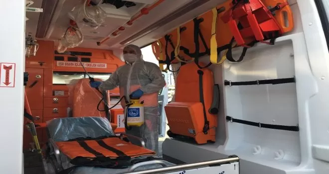 Üsküdar’da kamu araçları korona virüse karşı dezenfekte edildi
