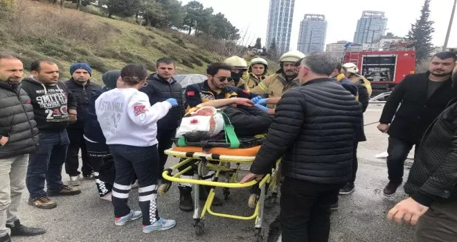 Üsküdar’da kamyonet tıra arkadan çarptı: 2 yaralı
