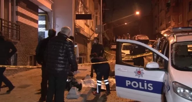 Üsküdar’da sokak ortasında erkek cesedi bulundu
